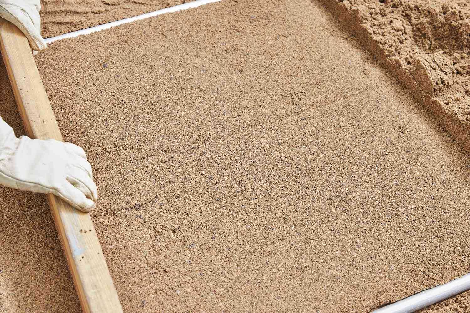 Pose et épandage de sable grossier