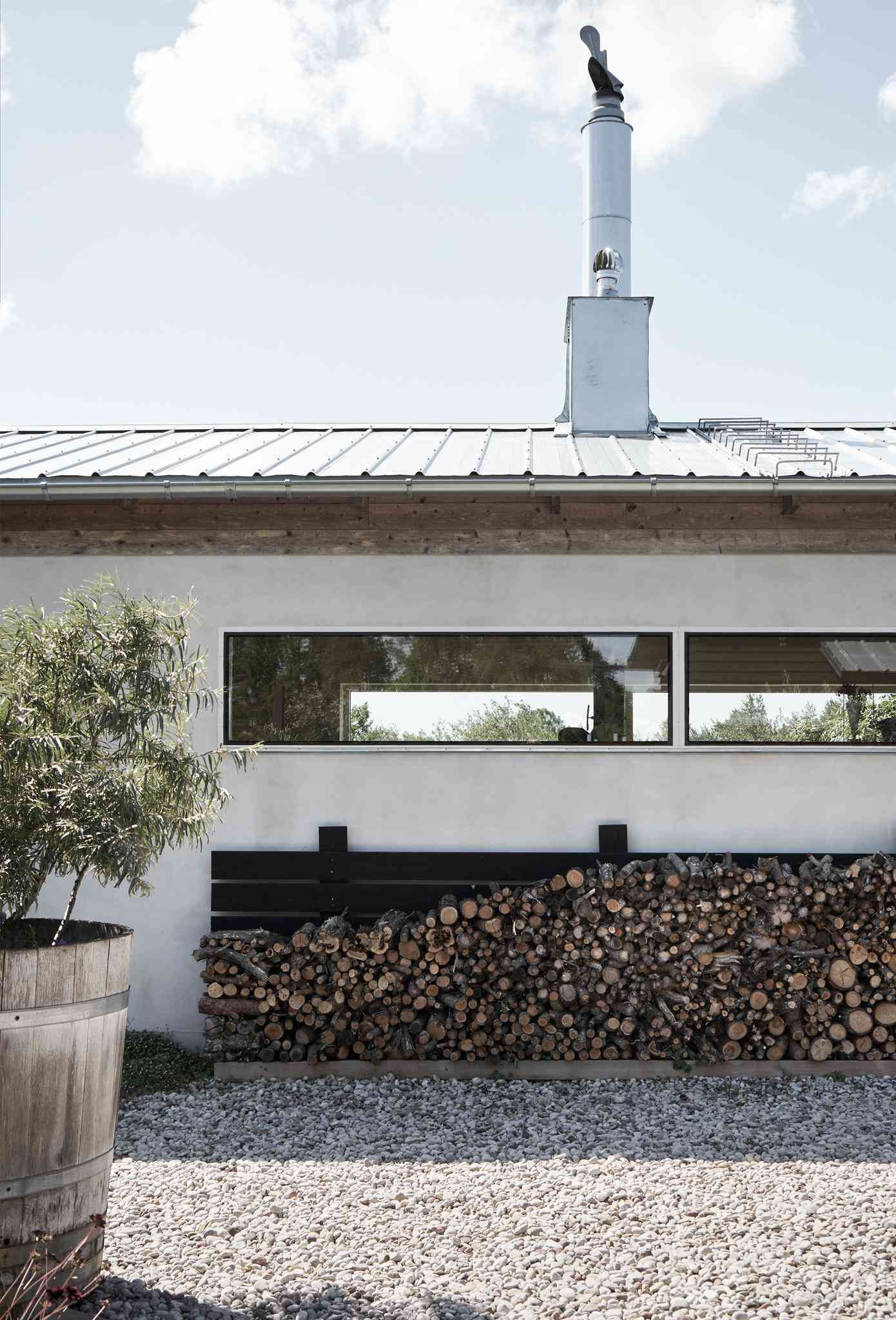 idées de stockage de bois de chauffage pour l'extérieur