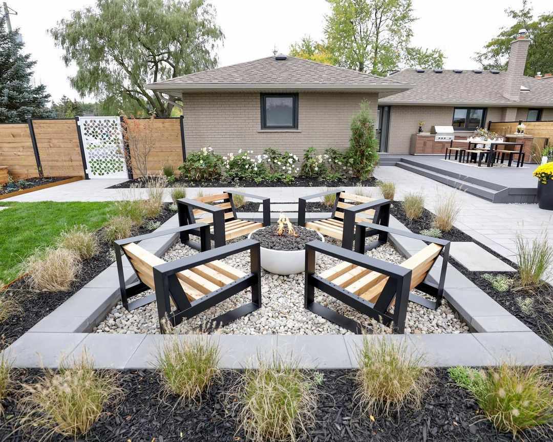 Foyer avec terrasse en gravier