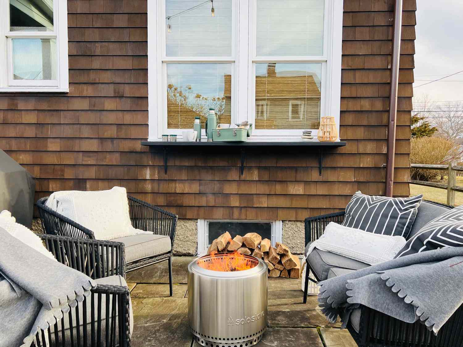 patio avec foyer sans fumée 